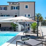 Villa Beautiful Enka In Banjole,pula - By Istrabook
